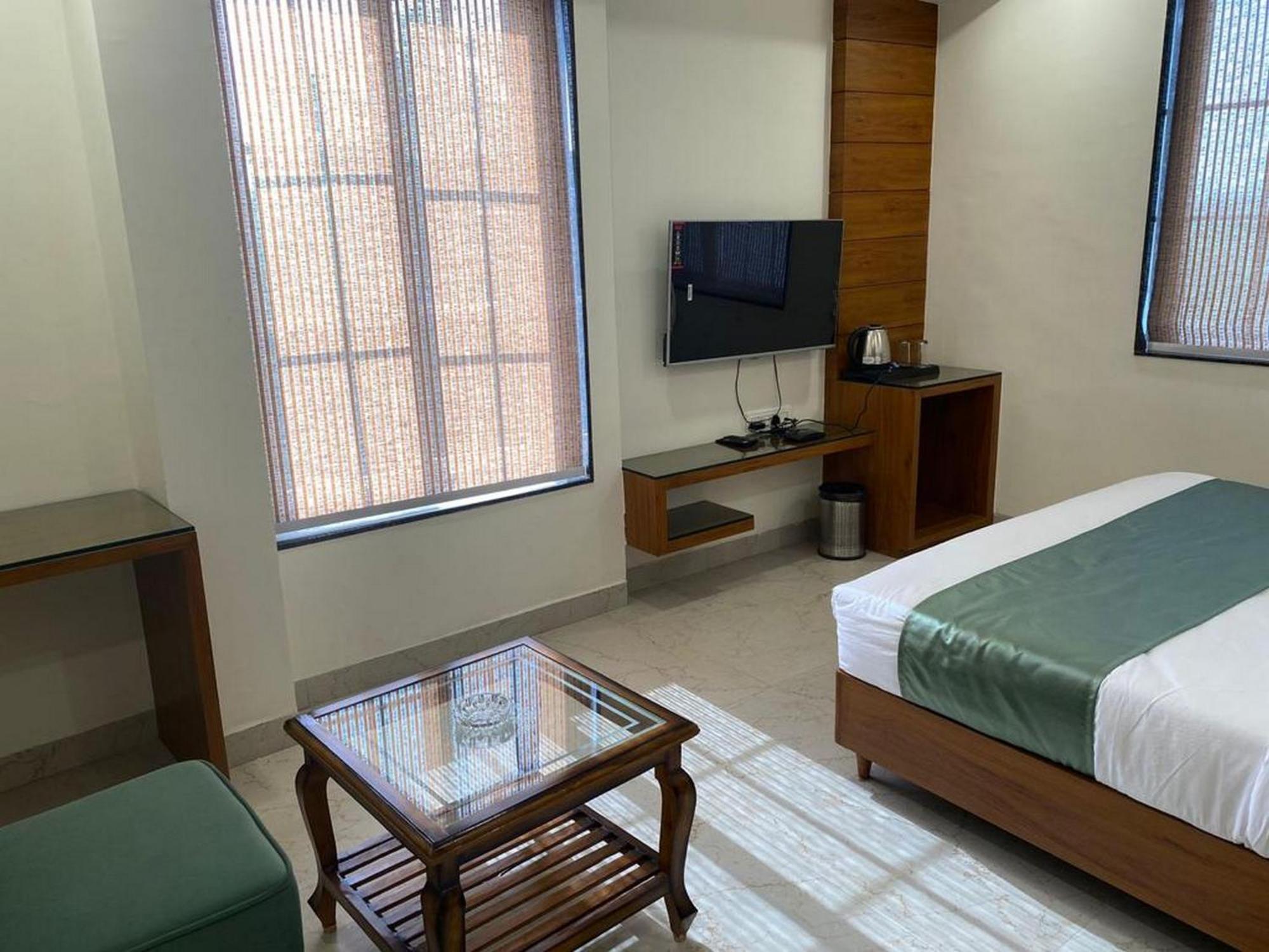 Hotel Eleven Heights Bhopal Ngoại thất bức ảnh