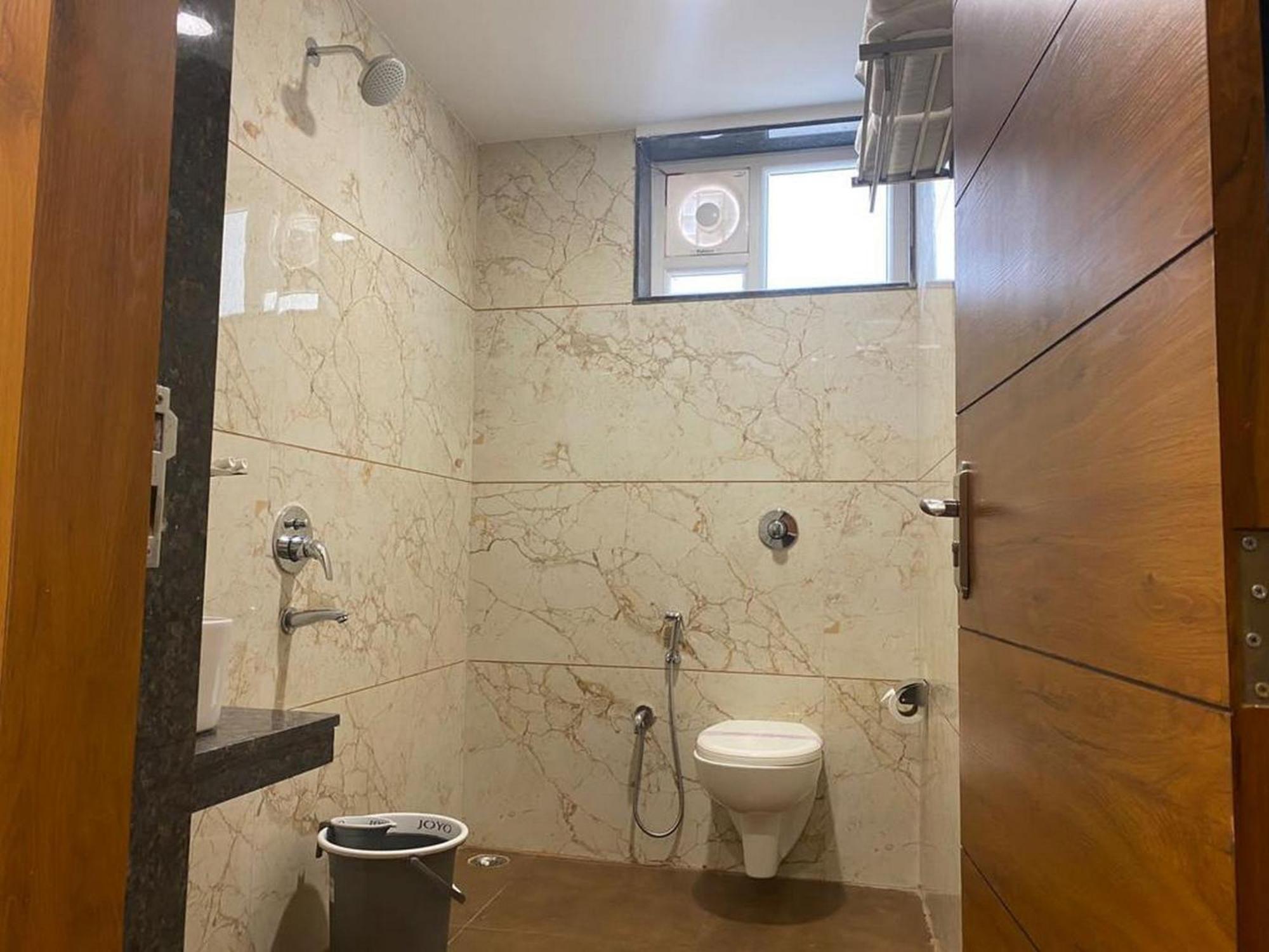Hotel Eleven Heights Bhopal Ngoại thất bức ảnh