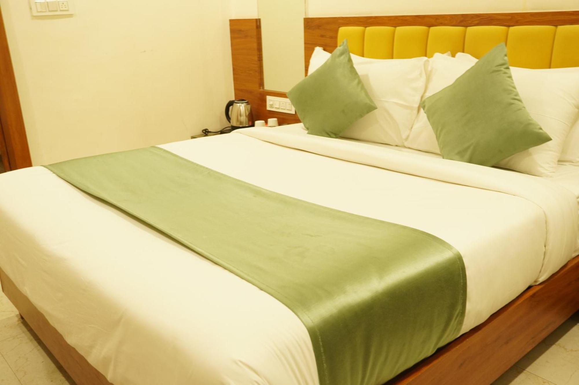 Hotel Eleven Heights Bhopal Ngoại thất bức ảnh