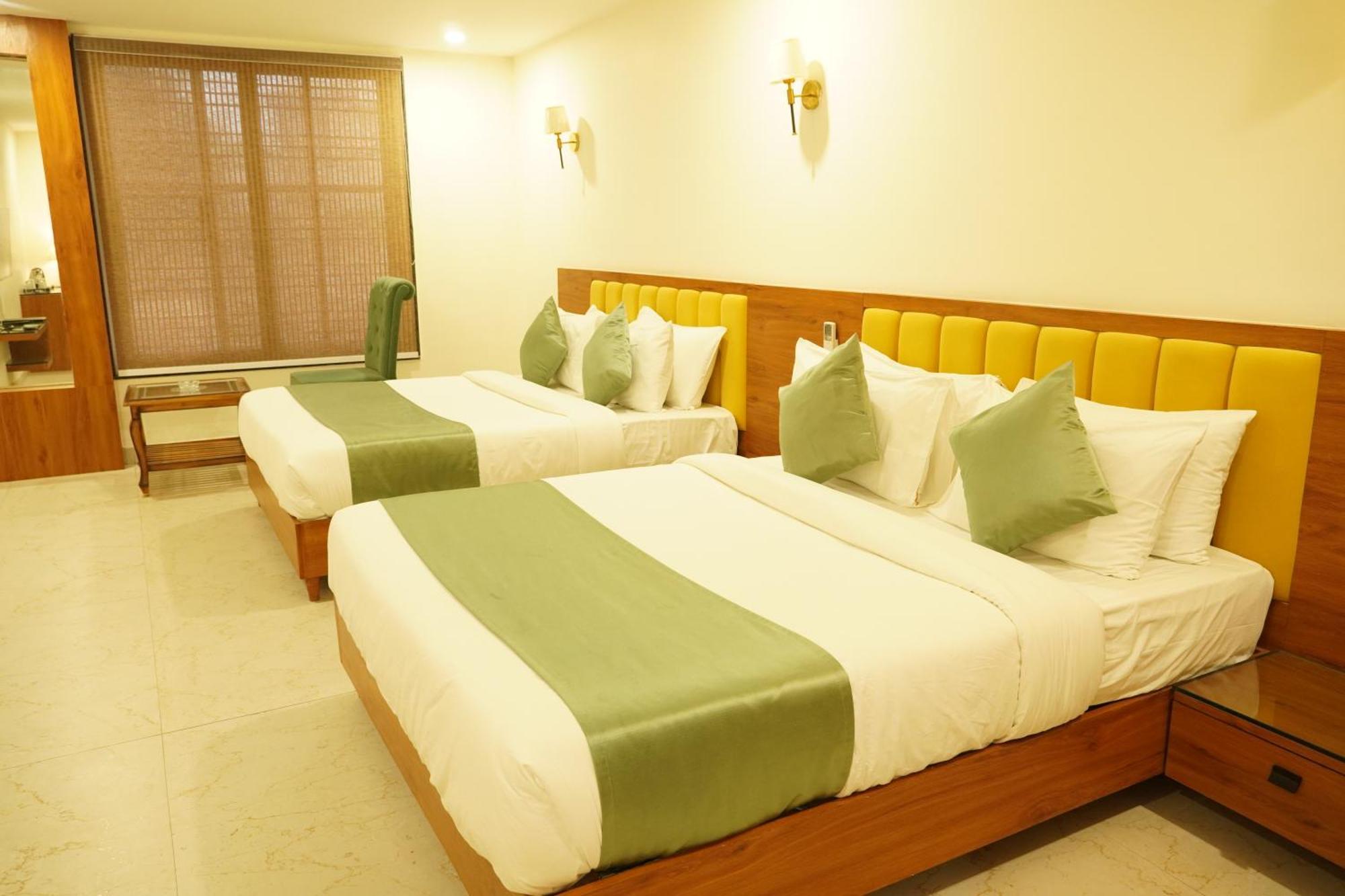 Hotel Eleven Heights Bhopal Ngoại thất bức ảnh