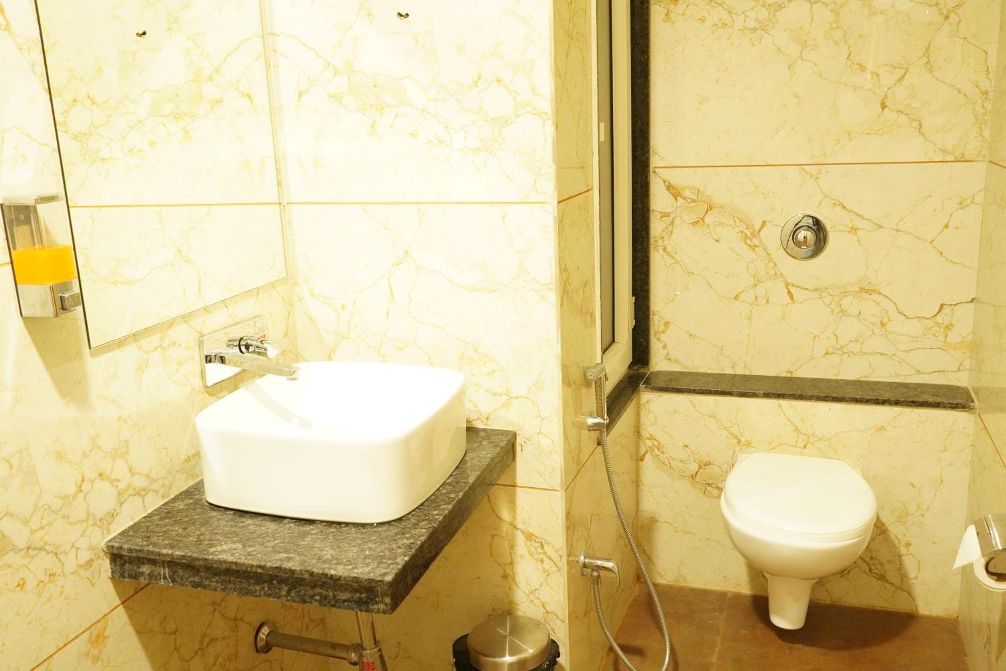 Hotel Eleven Heights Bhopal Ngoại thất bức ảnh