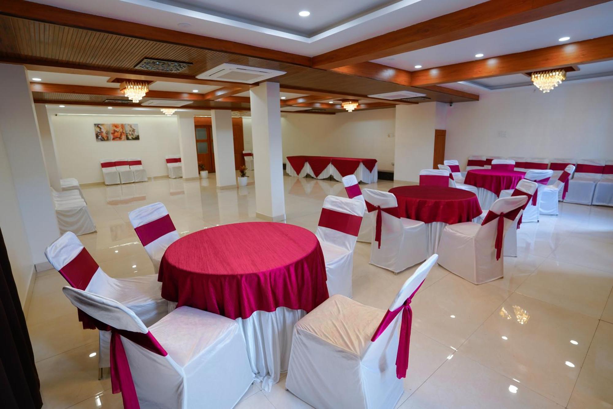 Hotel Eleven Heights Bhopal Ngoại thất bức ảnh