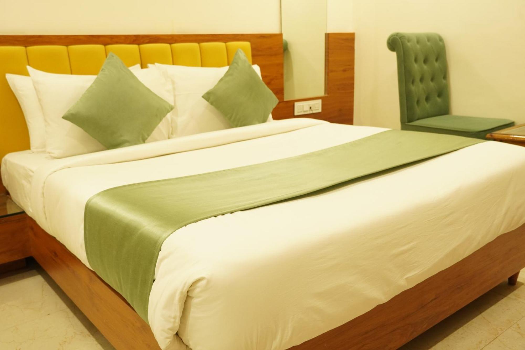 Hotel Eleven Heights Bhopal Ngoại thất bức ảnh