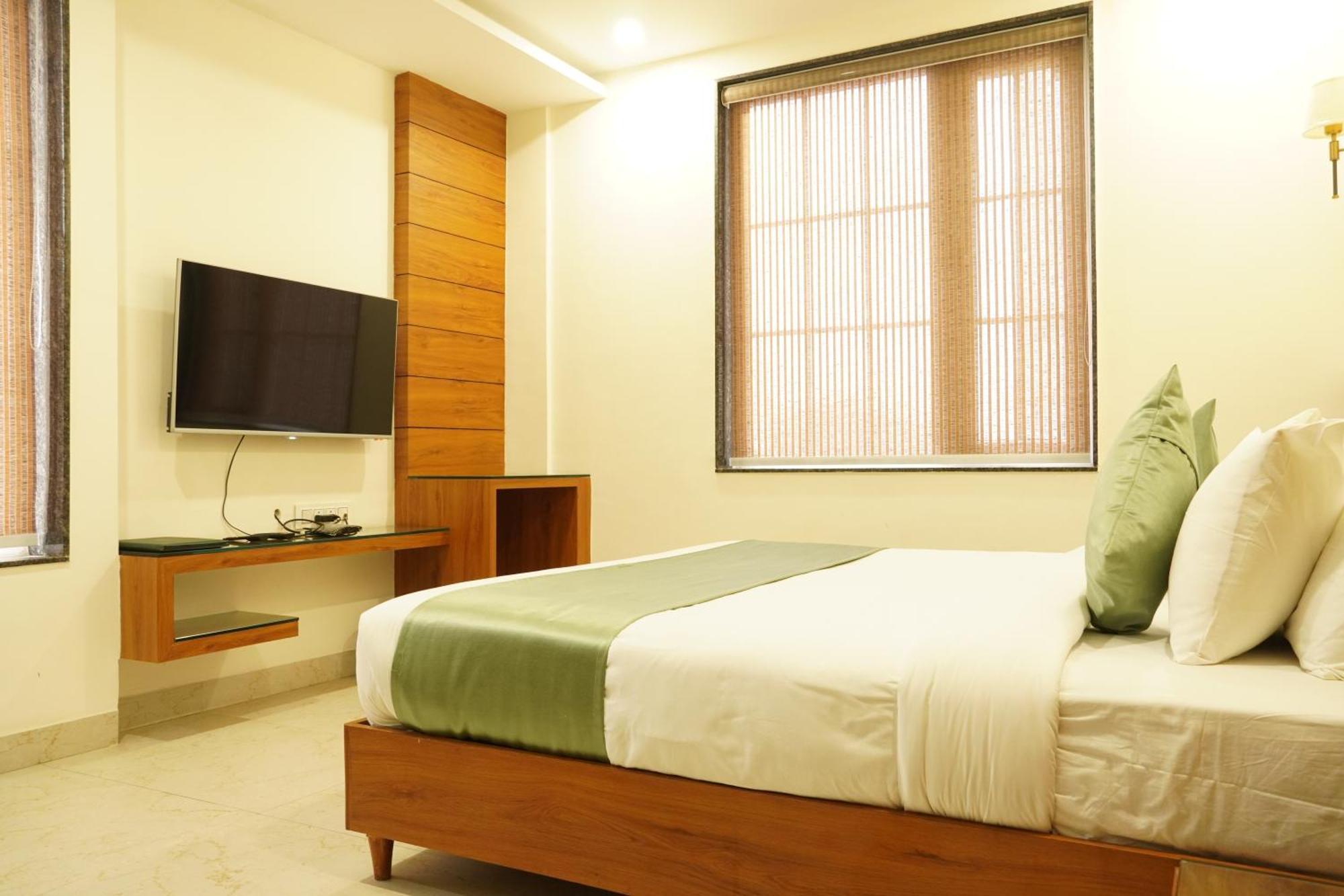 Hotel Eleven Heights Bhopal Ngoại thất bức ảnh