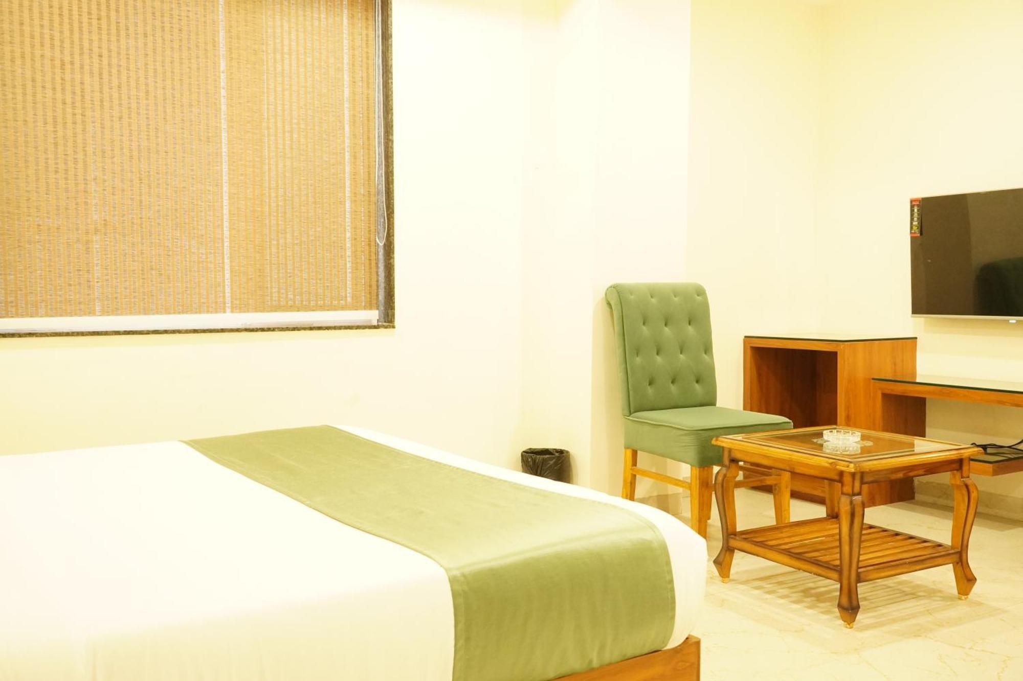 Hotel Eleven Heights Bhopal Ngoại thất bức ảnh