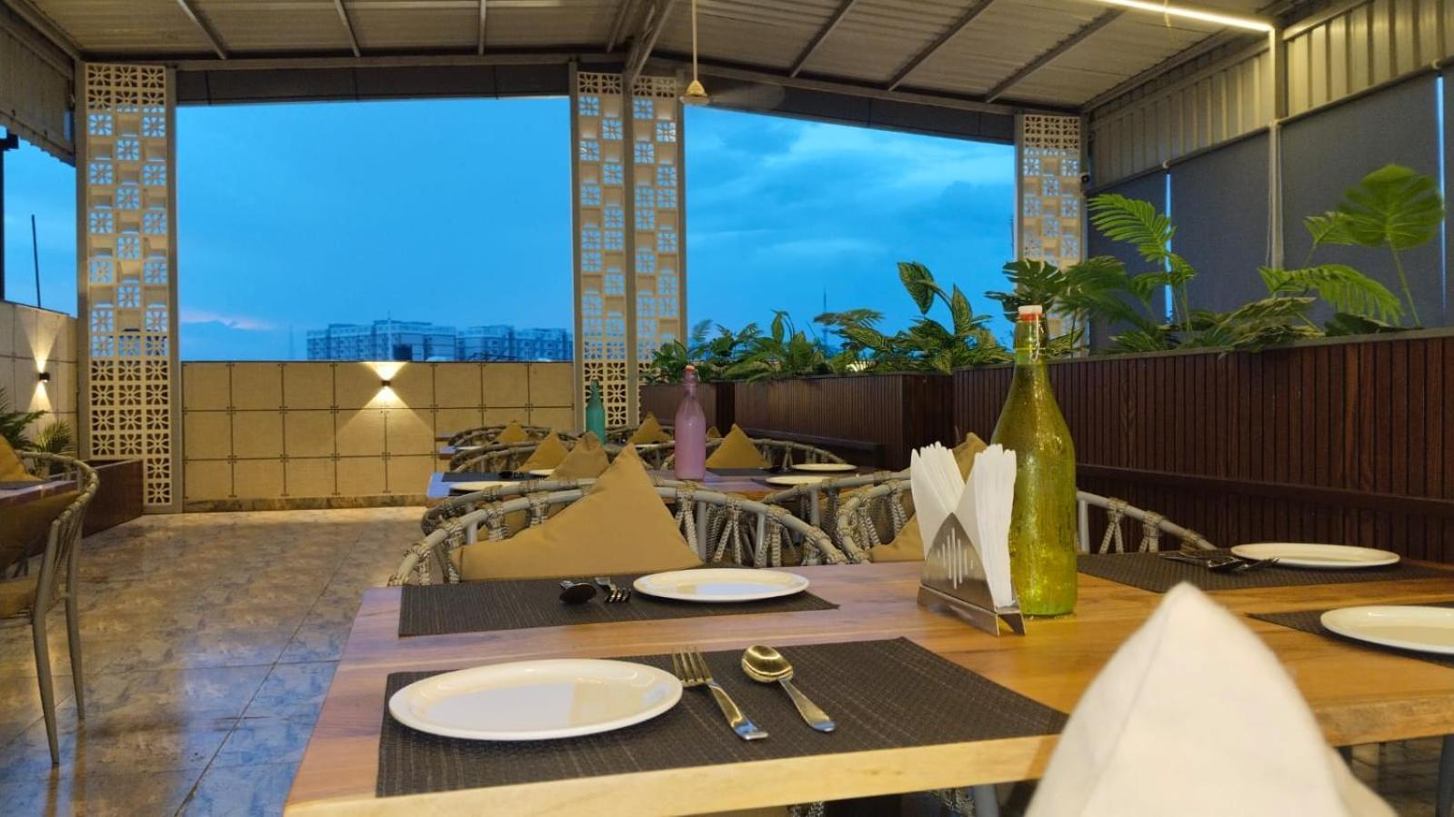 Hotel Eleven Heights Bhopal Ngoại thất bức ảnh