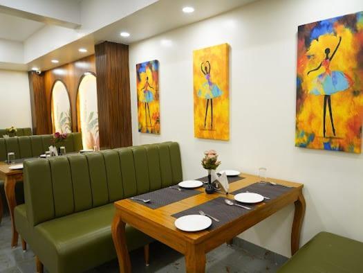 Hotel Eleven Heights Bhopal Ngoại thất bức ảnh