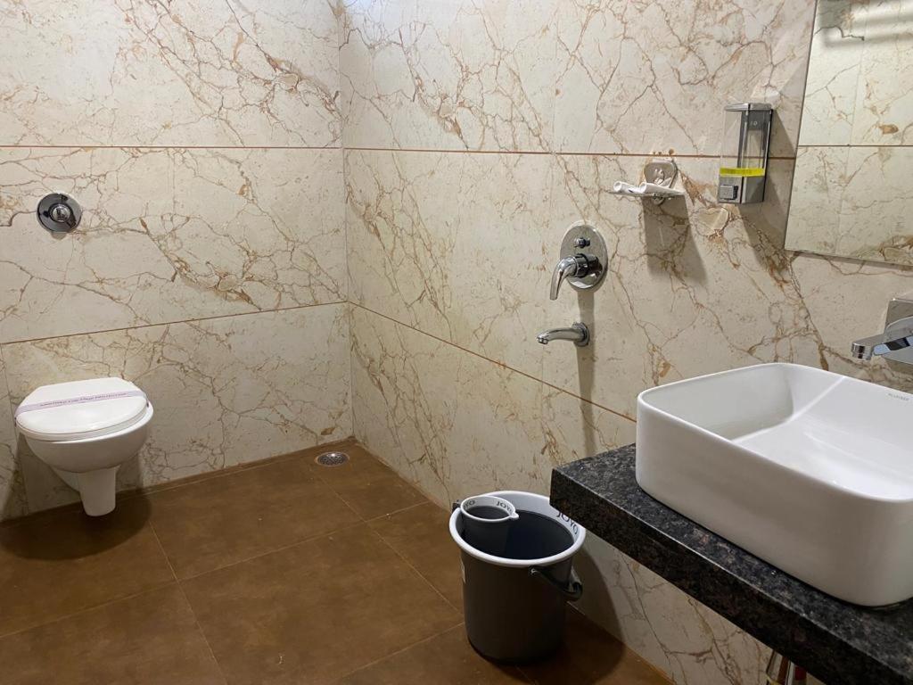 Hotel Eleven Heights Bhopal Ngoại thất bức ảnh